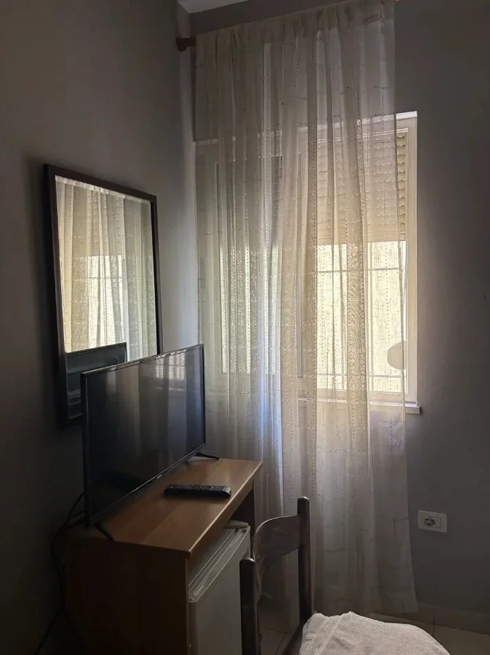 Tirane, jepet me qera apartament Studio Kati 1, 30 m² 300 € (Selvia)