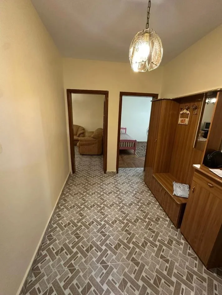 Tirane, jepet me qera apartament 3+1 Kati 4, 85 m² (Stacioni i Trenit)