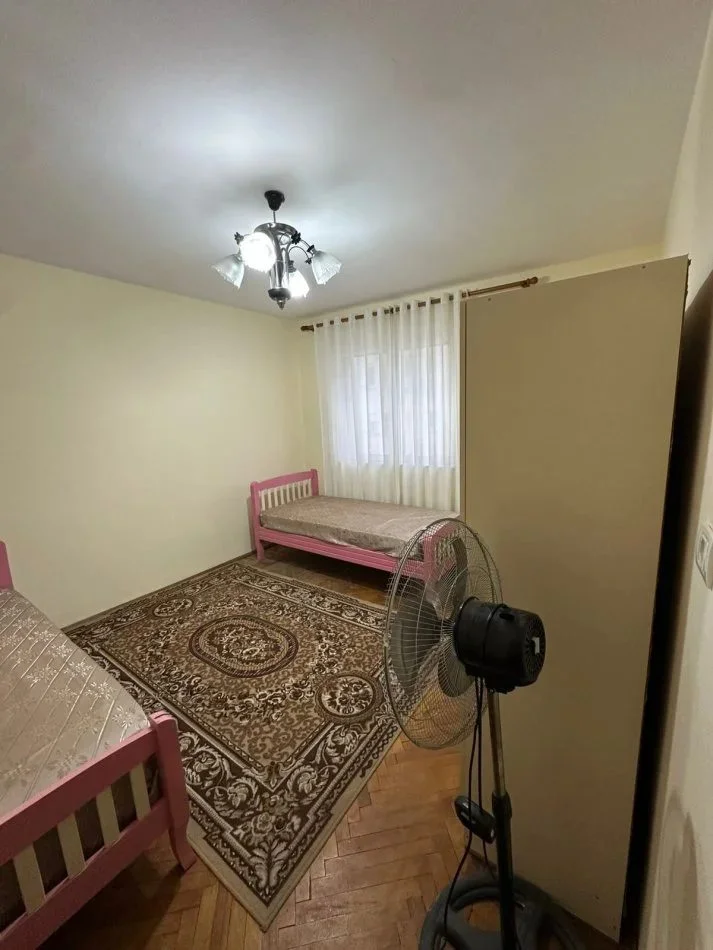 Tirane, jepet me qera apartament 3+1 Kati 4, 85 m² (Stacioni i Trenit)