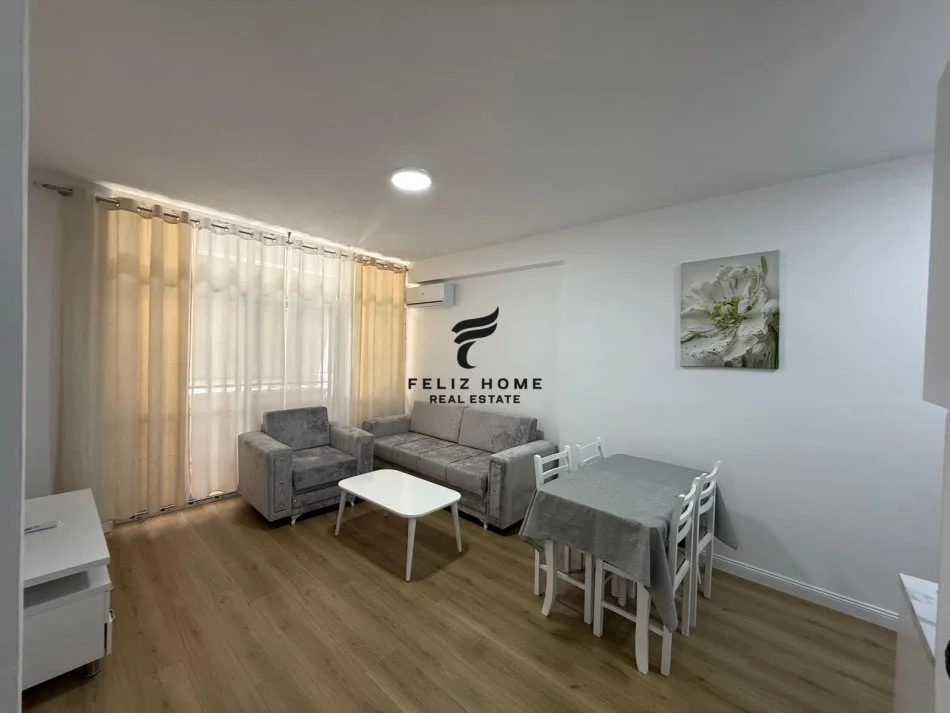 Tirane, affitto appartamento 1+1 con balcone al settimo piano, 60 m², 450 € (ASTIR)