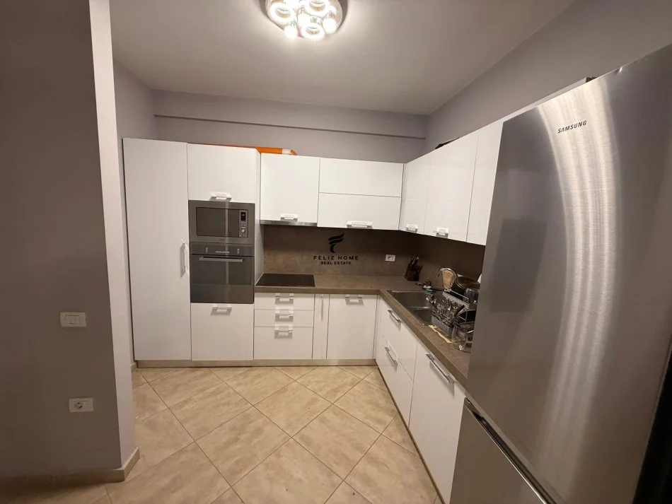 Tirane, affitto appartamento 2+1 Piano 5, 98 m² 700 € (ASTIR)