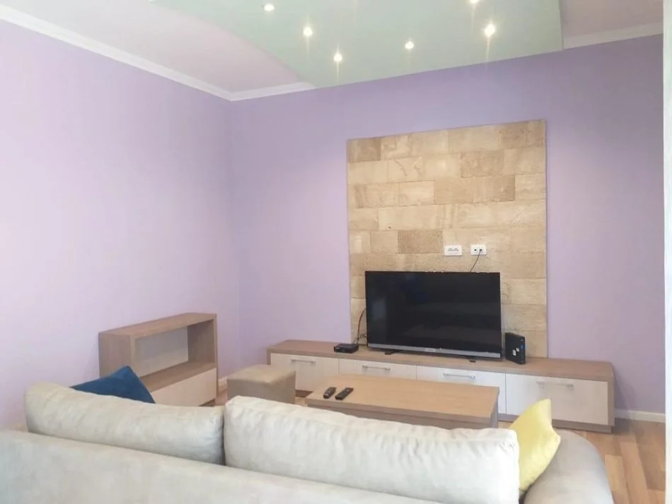 Tirane, jepet me qera apartament 1+1+Ballkon Kati 4, 76 m² 700 € (PAZARI I RI)