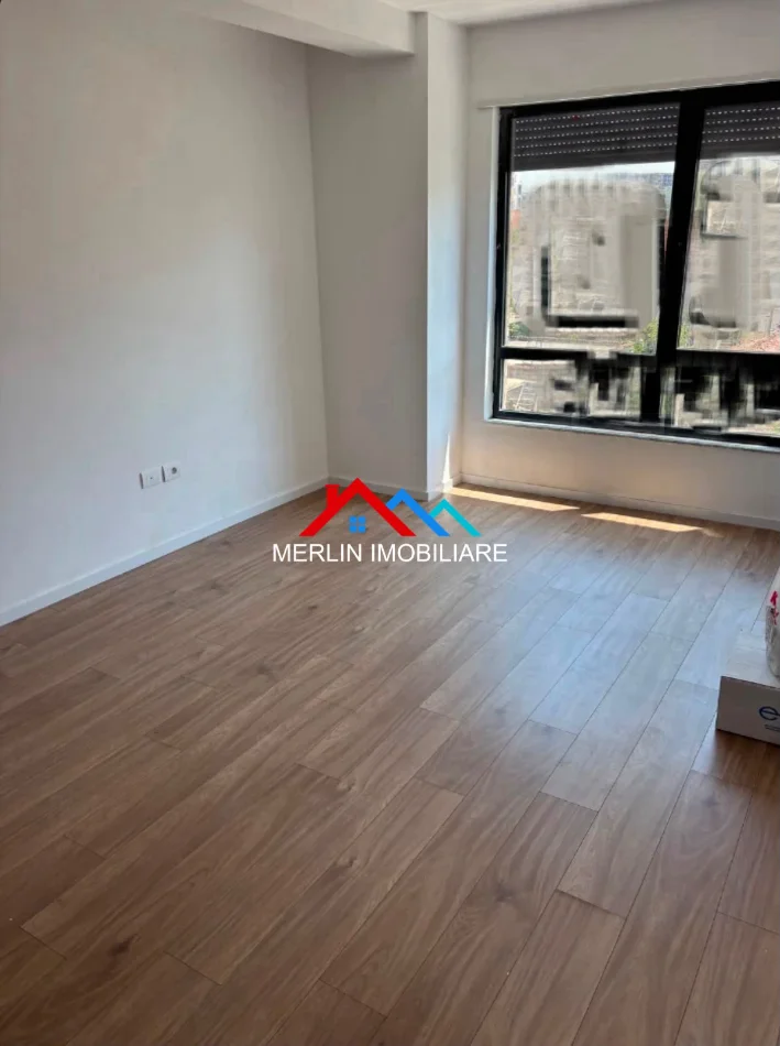 Tirane, affitto mensile appartamento 1+1 con balcone, Piano 3, 59 m², 425 € (VIA 5 MAGGIO)