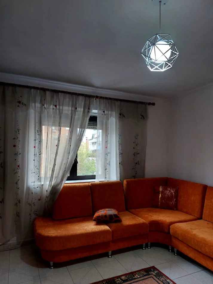 Tirane, jepet me qera apartament 1+1 Kati 3, 65 m² 500 € (Rruga e Elbasanit)