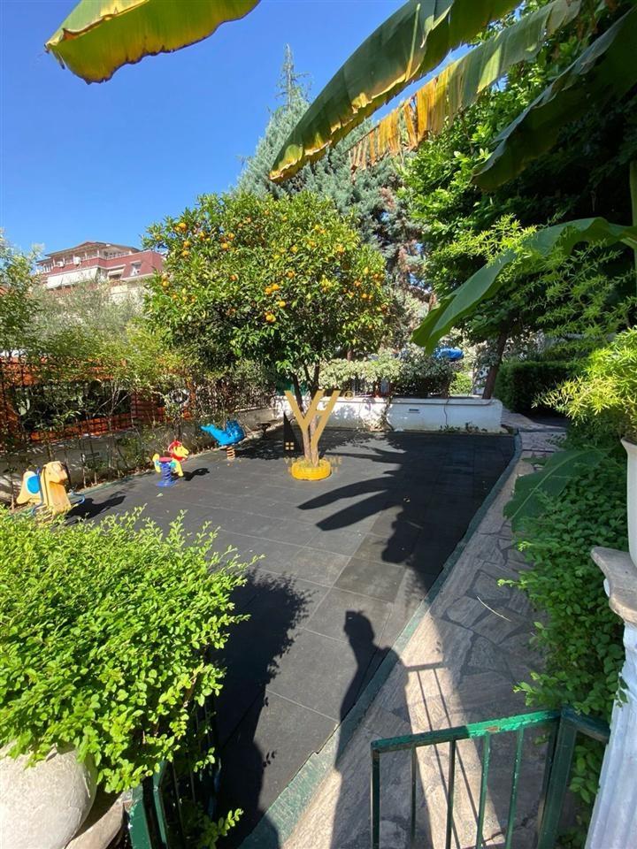 RENTAL: 3-STOREY HOUSE WITH COURTYARD IN PARISIT MUNICIPALITY FOR 5,000 EURO