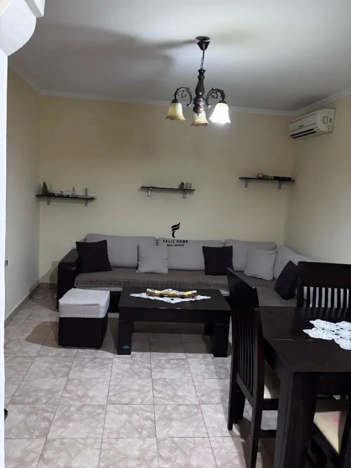 Tirane, jepet me qera apartament 1+1 Kati 5, 70 m² 450 € (ALI DEMI)