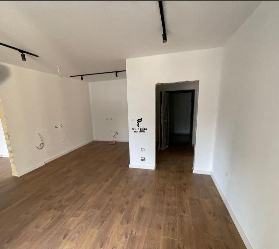 Shop for Rent 67 m2 AIR ALBANIA 100,000 LEKE FH-73327