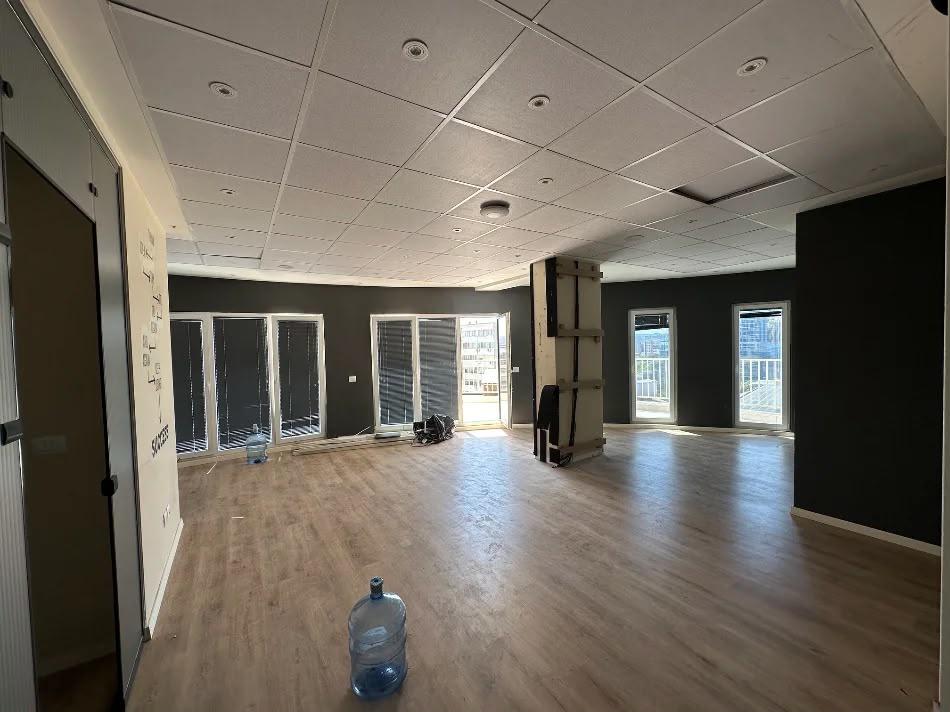 Zyra in affitto di 224 m² Zogu Zi a 230.000 LEKE