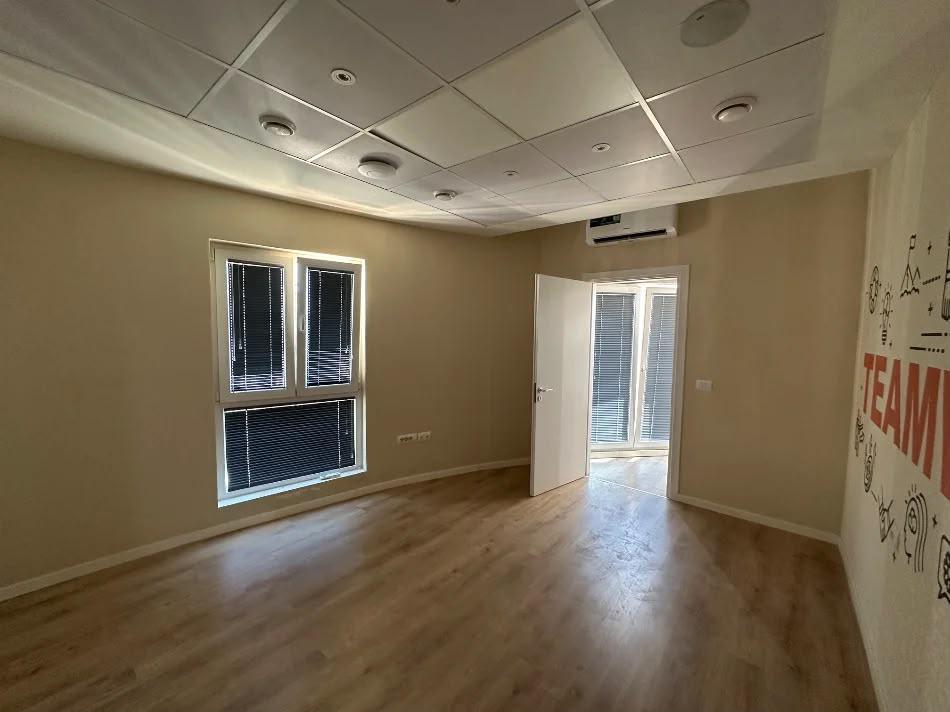 Zyra in affitto di 224 m² Zogu Zi a 230.000 LEKE