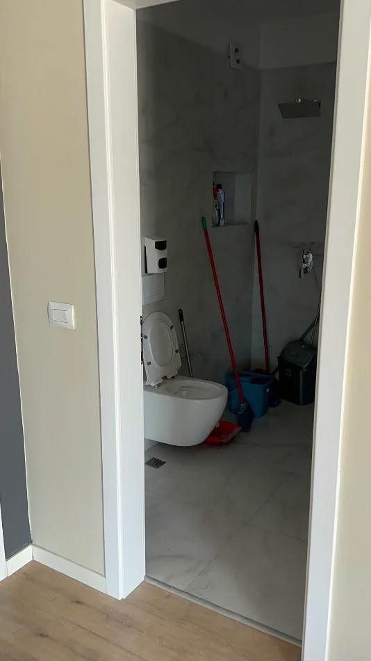 Zyra in affitto di 224 m² Zogu Zi a 230.000 LEKE
