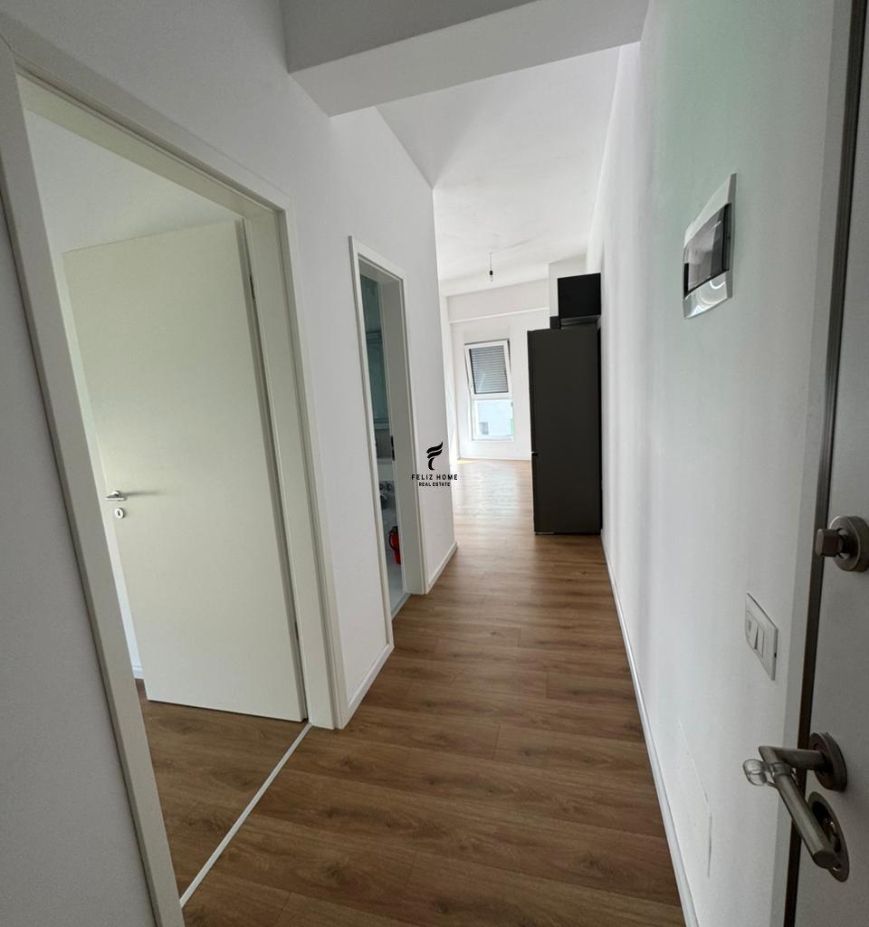 Zyra con affitto di 65 m2 in Ali Demi - 35.000 lekë