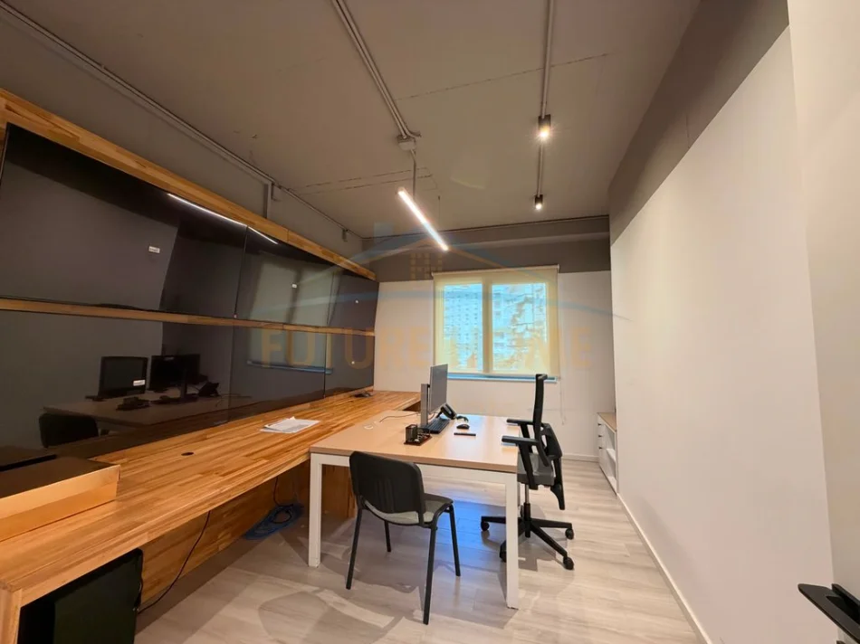 Tirana, Commercial Space for Sale, 2nd Floor, 529 m², €3,000,000 (Lion Park 1)