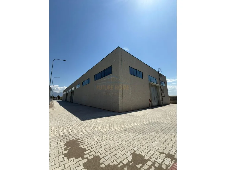 Tirane, shitet ambjent biznesi Kati 0, 4.452 m² 4.100.000 € (Vore- Rinas)