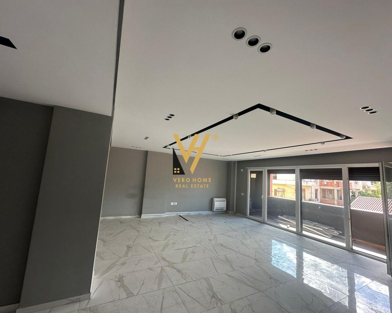 JEPET ZYRE 170 M2 ME QERA STACIONI I TRENIT 1.500 EURO