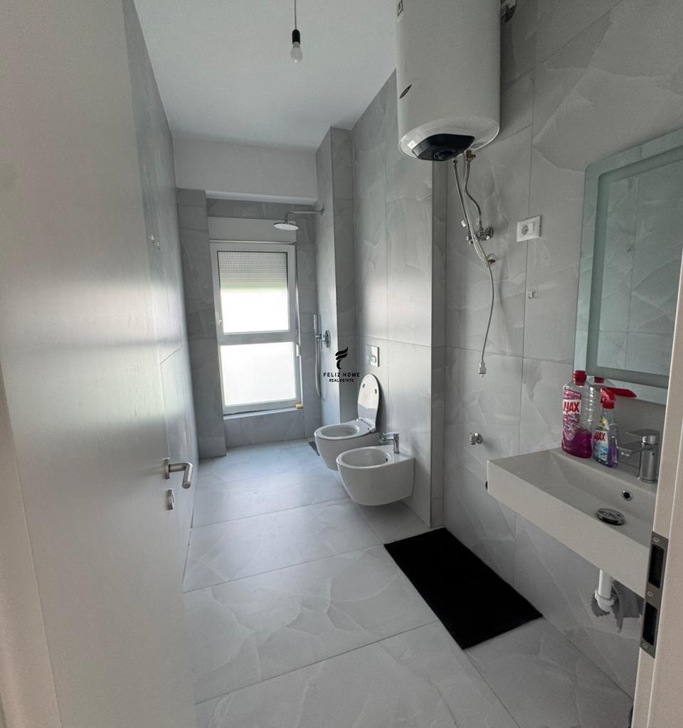 Zyra con affitto di 65 m² in Ali Demi - 30.000 LEKE