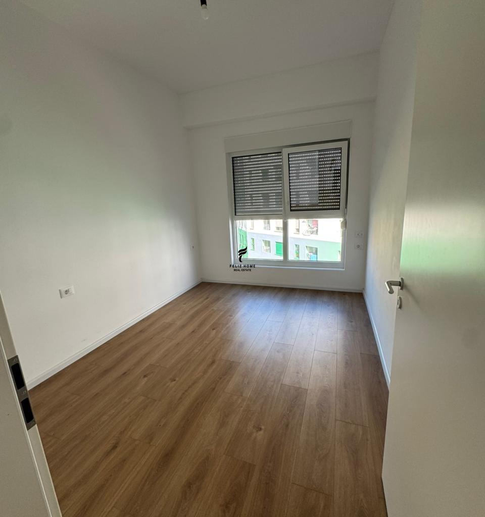 Zyra con affitto di 65 m² in Ali Demi - 30.000 LEKE