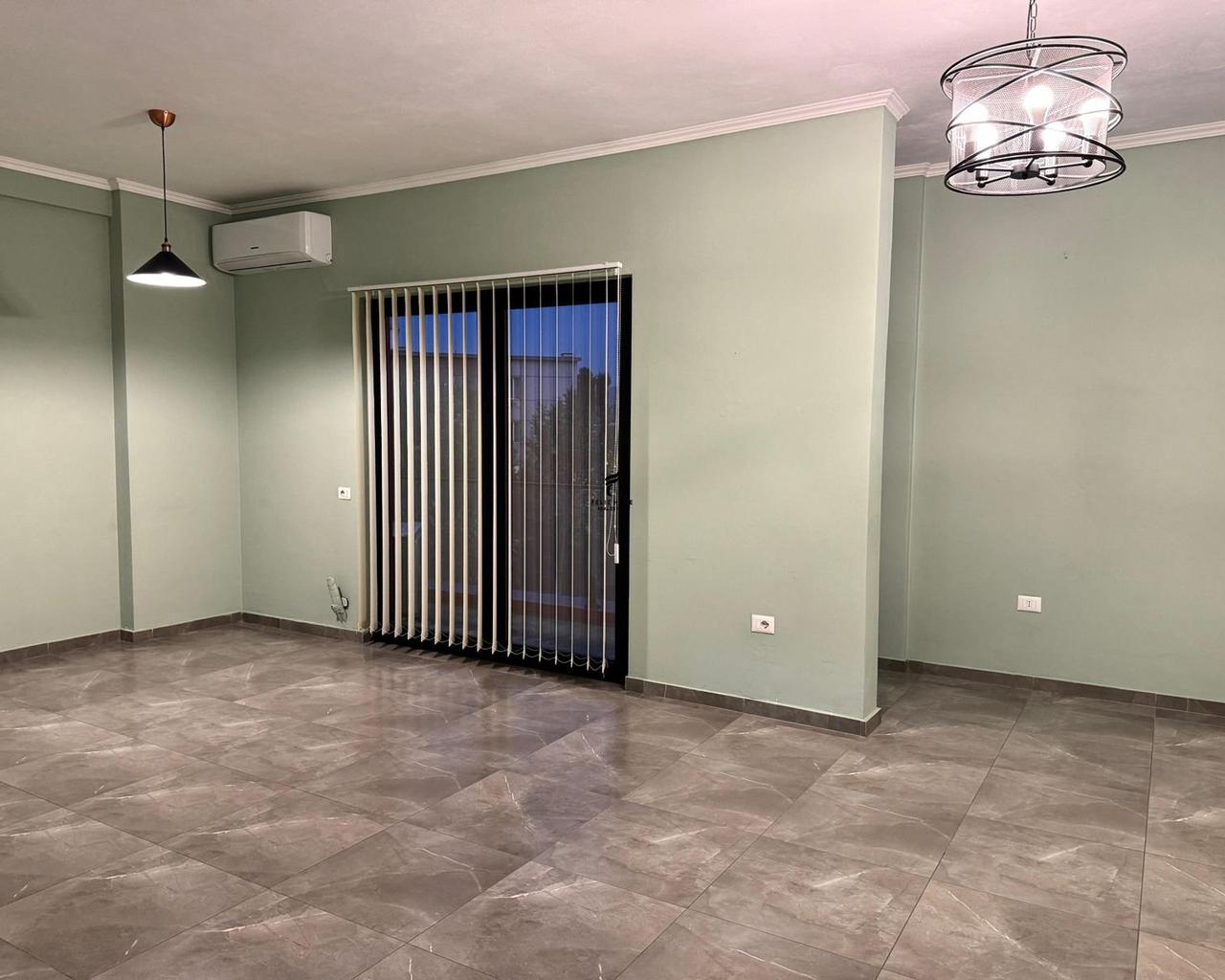 ZYRE ME QERA 70 M2 RRUGA E DIBRES 50.000 LEKE FH-71119