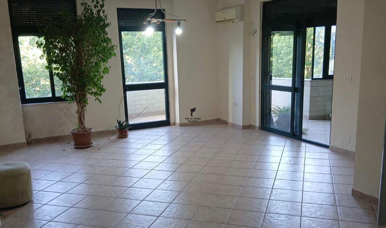 ZYRE ME QERA 120M2 QENDER 120.000 LEKE FH-71006