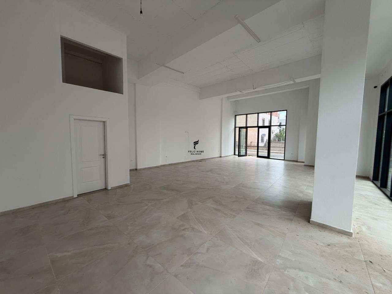 Appartamento con cortile di 113 m² a Astir - 100.000 LEKE