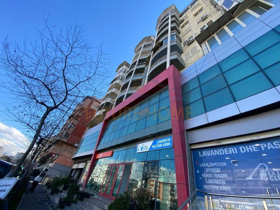 Tirane, shitet ambjent biznesi Kati 1, 290 m² 660.000 € (Komuna e Parisit)