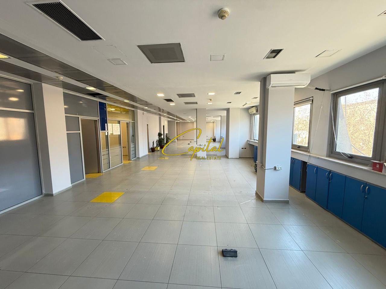 COMMERCIAL SPACE FOR RENT 916 m2 KAVAJA STREET 18,000 EURO