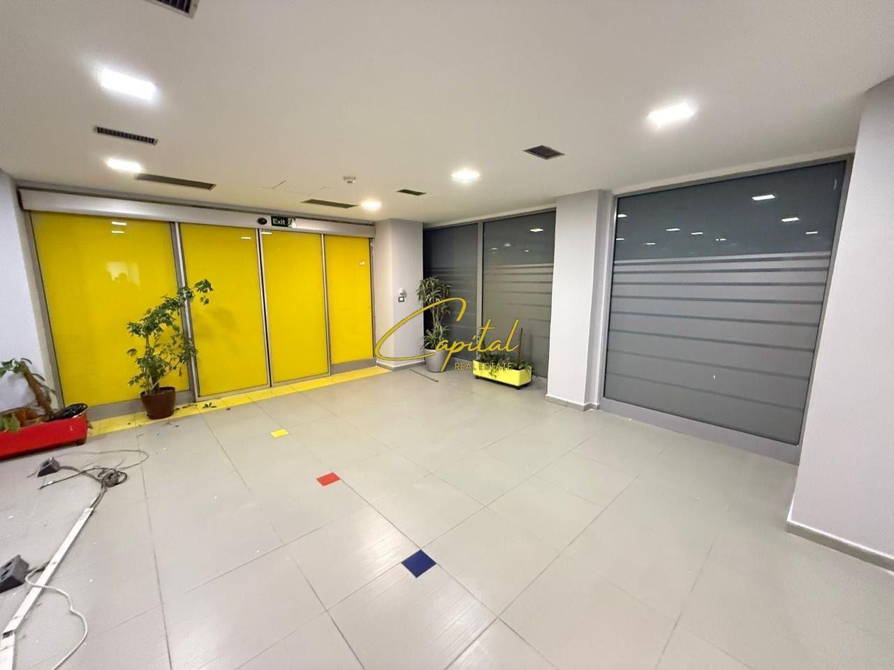 COMMERCIAL SPACE FOR RENT 916 m2 KAVAJA STREET 18,000 EURO