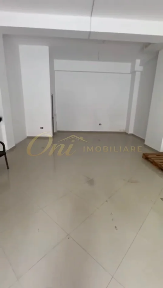 Tirane, negozio in vendita Piano 0, 125 m² 250.000 € (YZBERISHT)