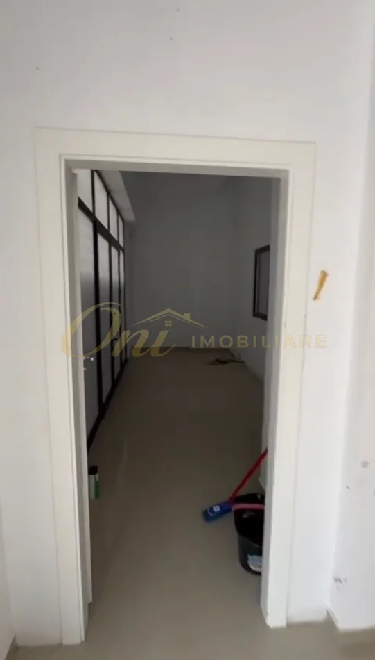 Tirane, negozio in vendita Piano 0, 125 m² 250.000 € (YZBERISHT)