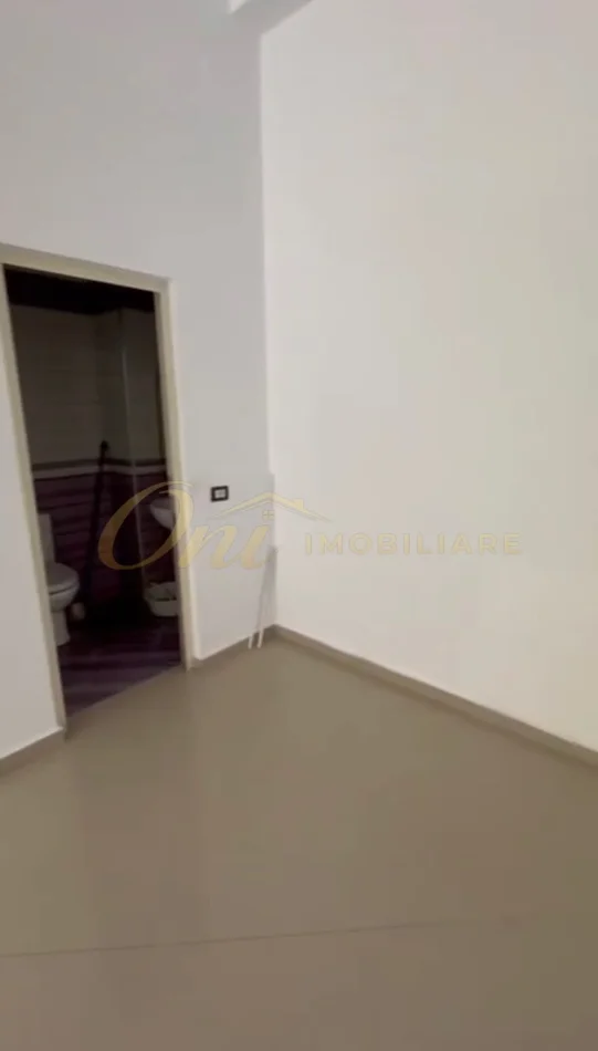 Tirane, negozio in vendita Piano 0, 125 m² 250.000 € (YZBERISHT)