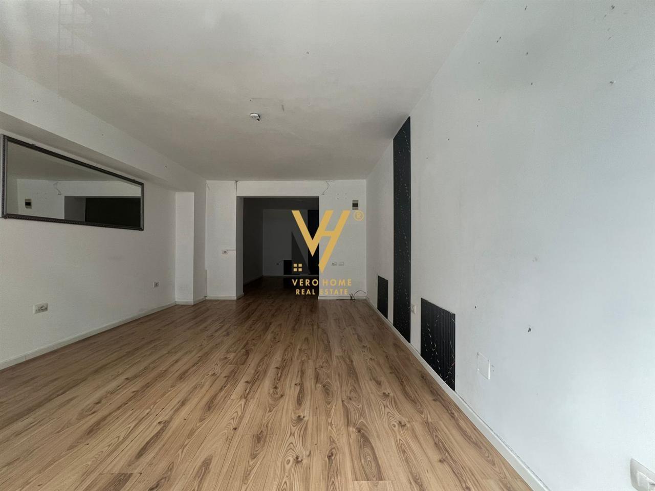 JEPET AMBIENT BIZNESI 50 M2 ME QERA TE STADIUMI DINAMO 700 E