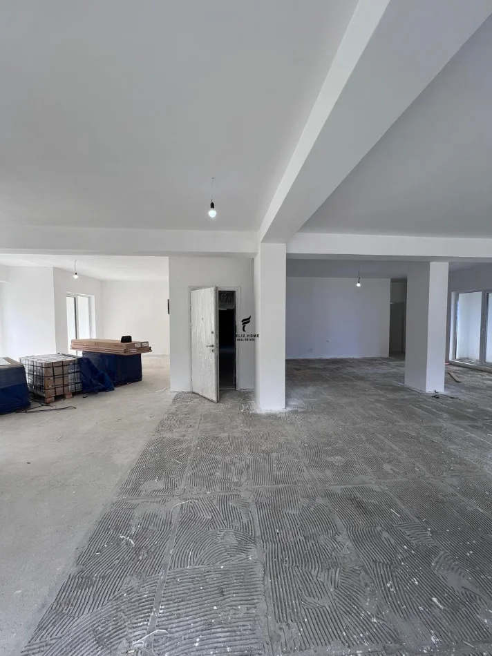 Tirane, affitto negozio Piano 0, 220 m² 3.000 € (ALI DEMI)