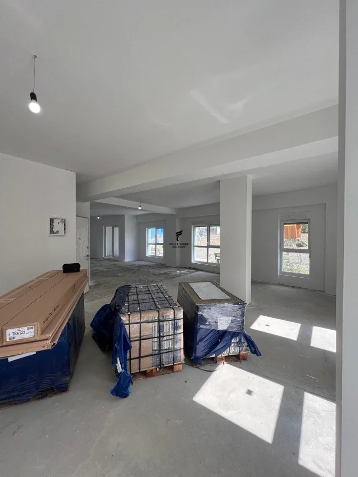 Tirane, affitto negozio Piano 0, 220 m² 3.000 € (ALI DEMI)