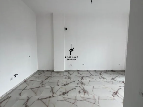 Tirane, ufficio in affitto al piano 13, 106 m², 1.000 € (VIA BARRIKADAVE)