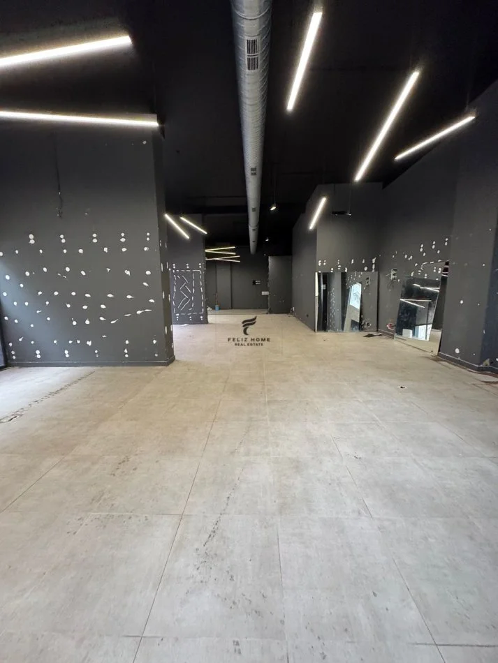 Tirane, jepet me qera dyqan , 205 m² 3.000 € (QENDER)