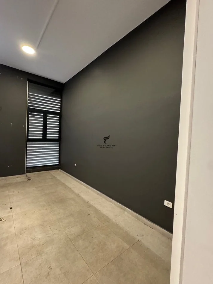 Tirane, negozio in affitto, 205 m², 3.000 € (CENTRO)