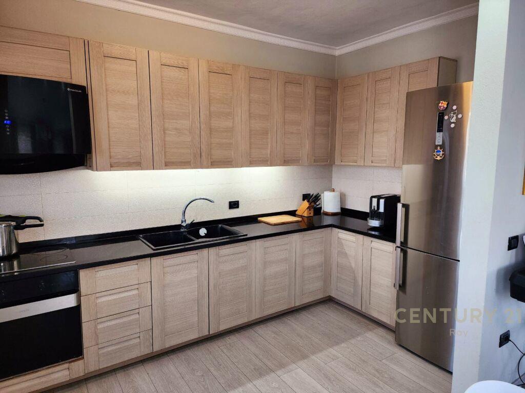 0698244160 Jepet me Qira Super Apartament me pamje deti 2+1+