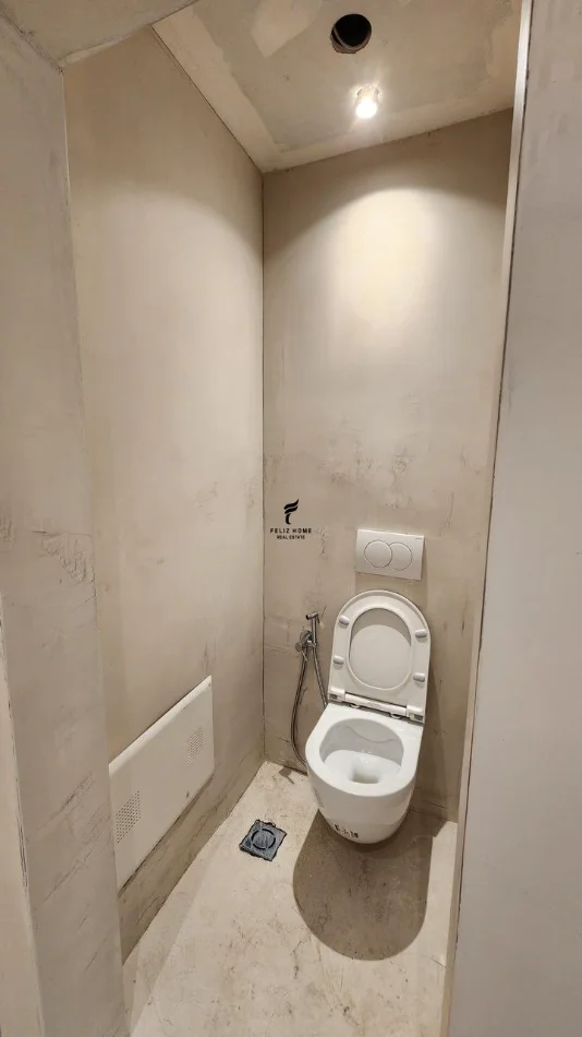 Tirane, affitto negozio Piano 0, 150 m² 1.500 € (VIA KAVAJES)