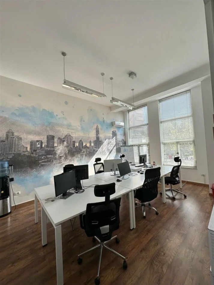 Tirane, affitto ufficio Kati 1, 180 m² 4.000 € (BLLOK)