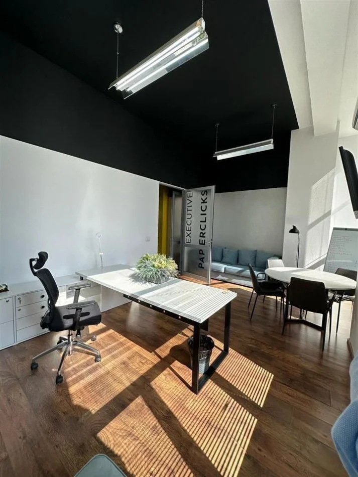 Tirane, affitto ufficio Kati 1, 180 m² 4.000 € (BLLOK)
