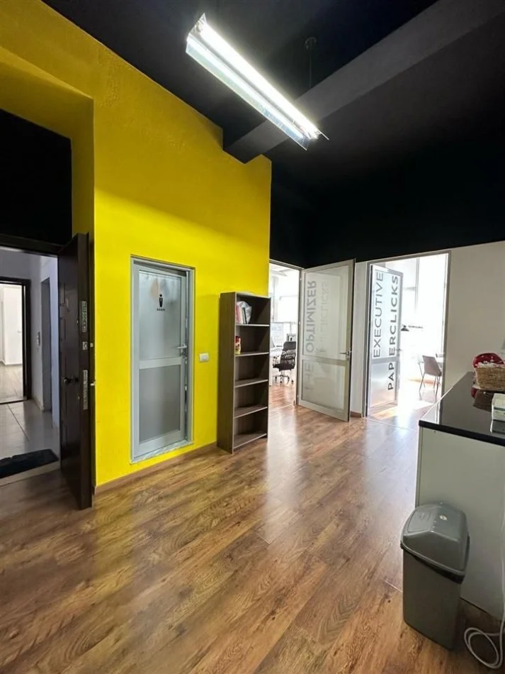 Tirane, affitto ufficio Kati 1, 180 m² 4.000 € (BLLOK)