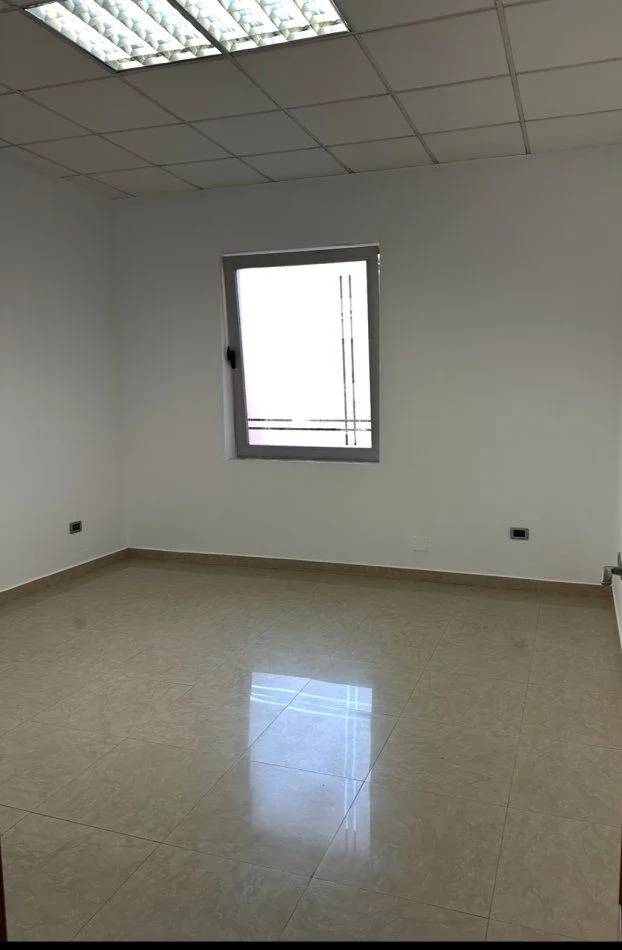 Tirane, affitto ufficio Kati 2, 100 m² 1.000 € (BLLOK)