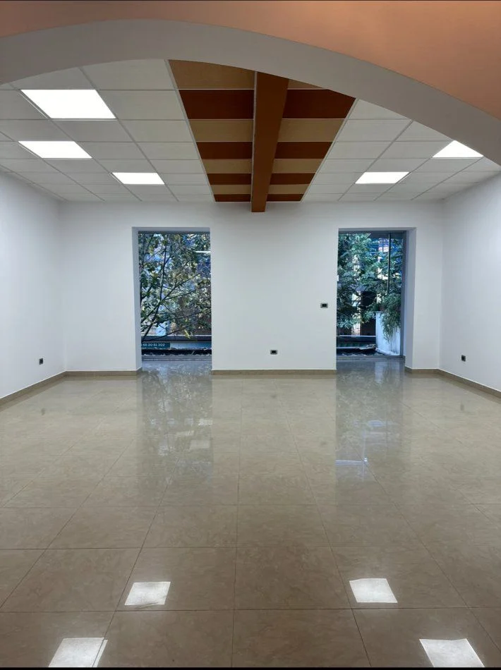 Tirane, affitto ufficio Kati 2, 100 m² 1.000 € (BLLOK)