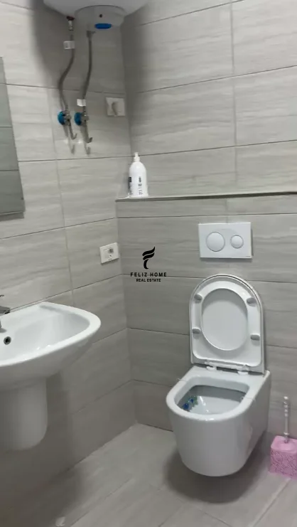 Tirane, Office for Rent on the 3rd Floor, 122 m², €1,800 (RRUGA E DURRESIT)
