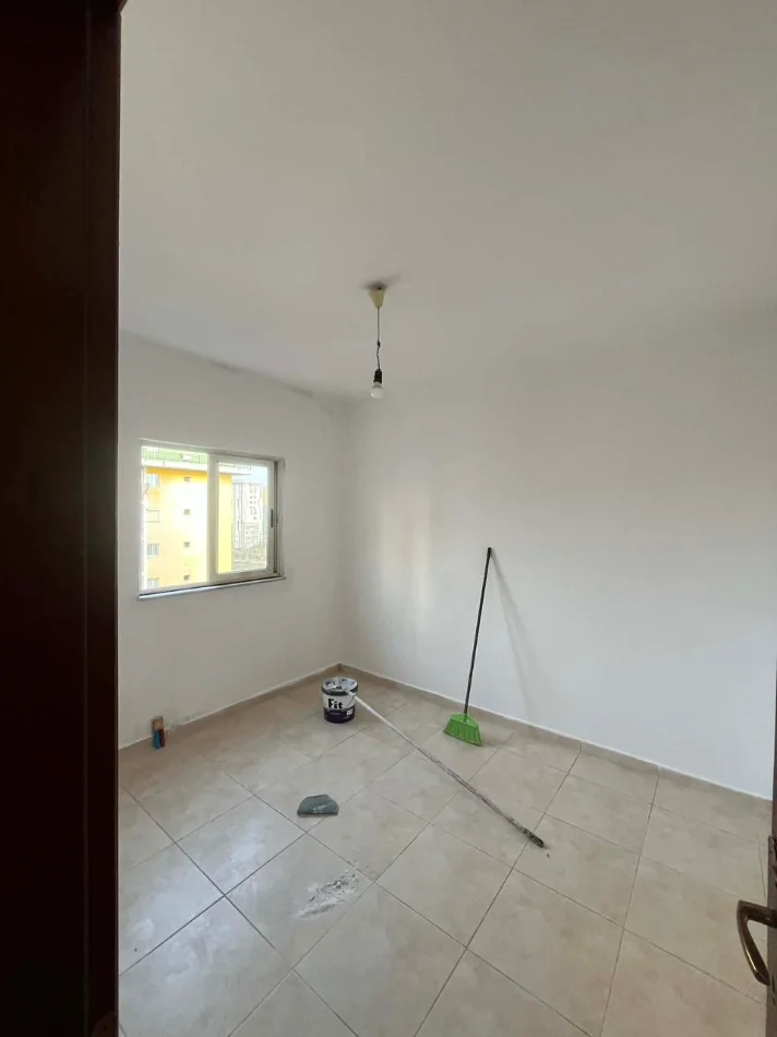 Tirano, affitto ufficio al piano 6, 96 m² 550 € (FUSHA E AVIACIONIT)