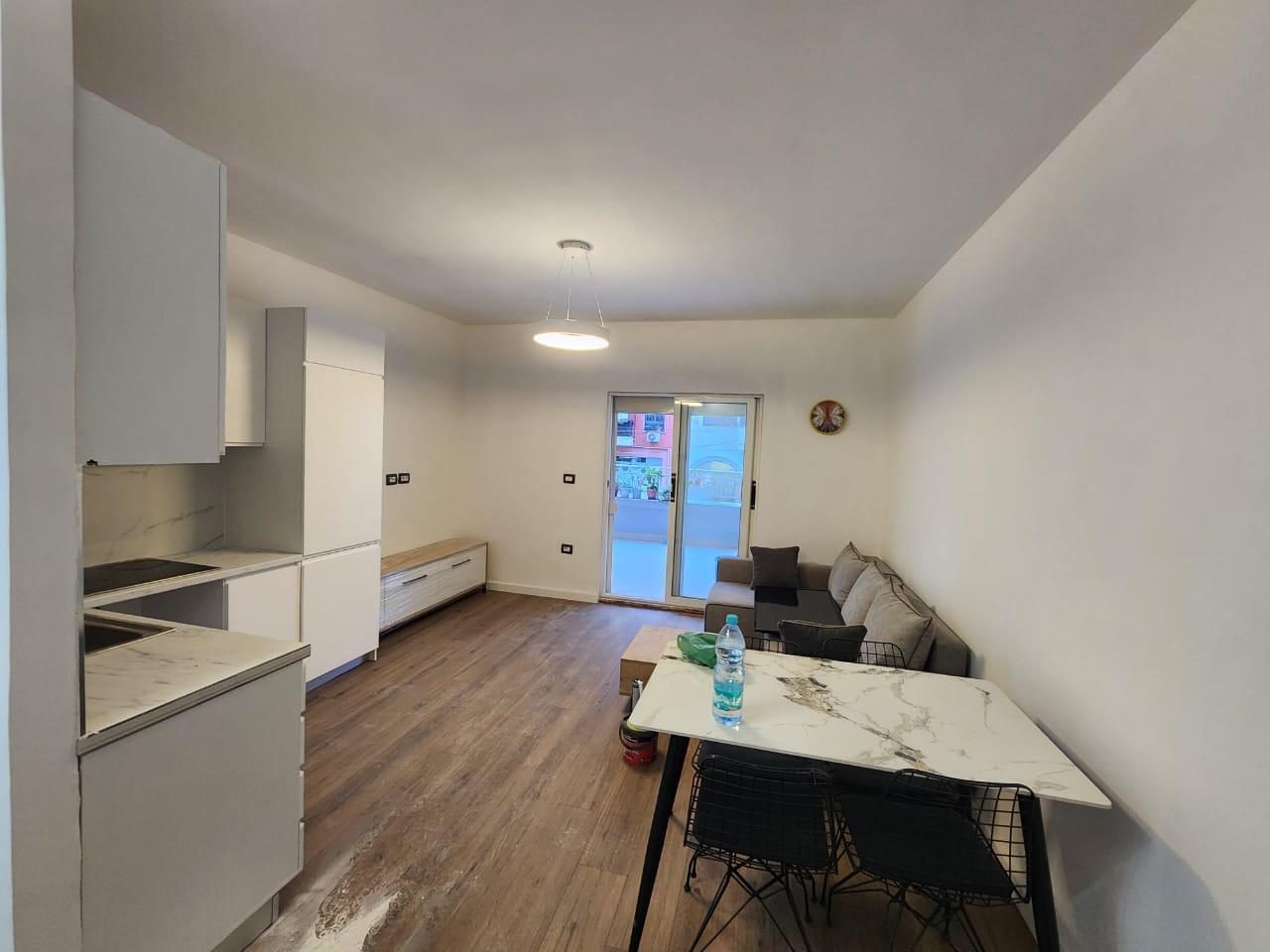 🏡 Shitet Apartament 1+1 – Komuna e Parisit