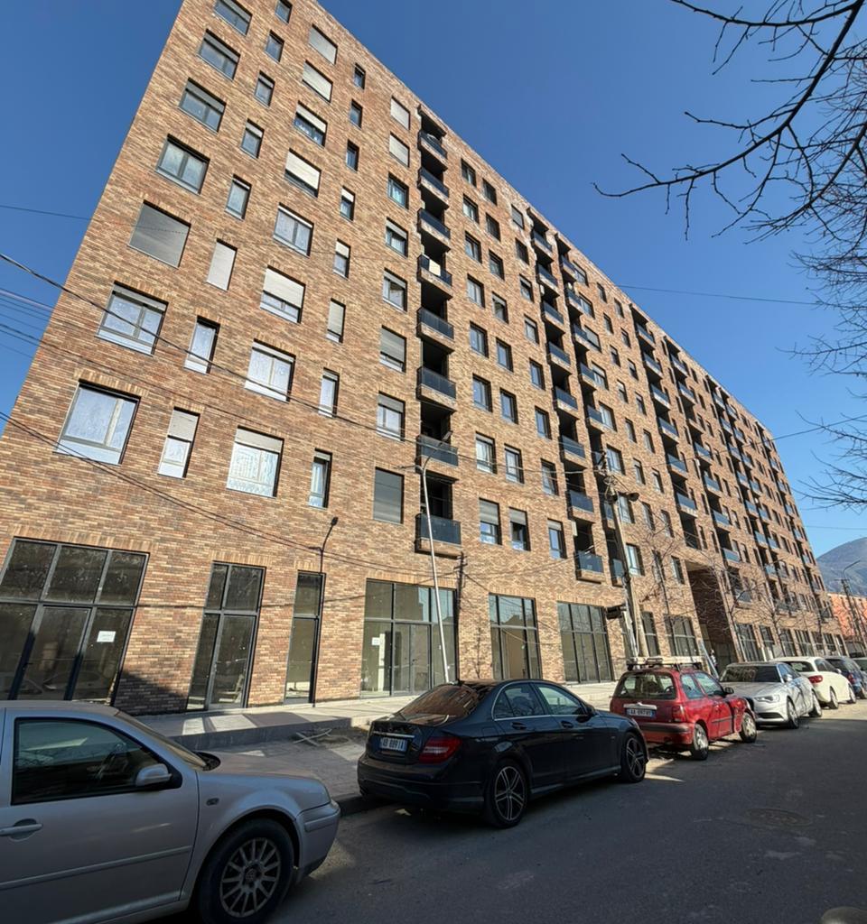 🏡 Shitet Apartament 2+1 + 2 Tualete – Arb & Trans, 5 Maji