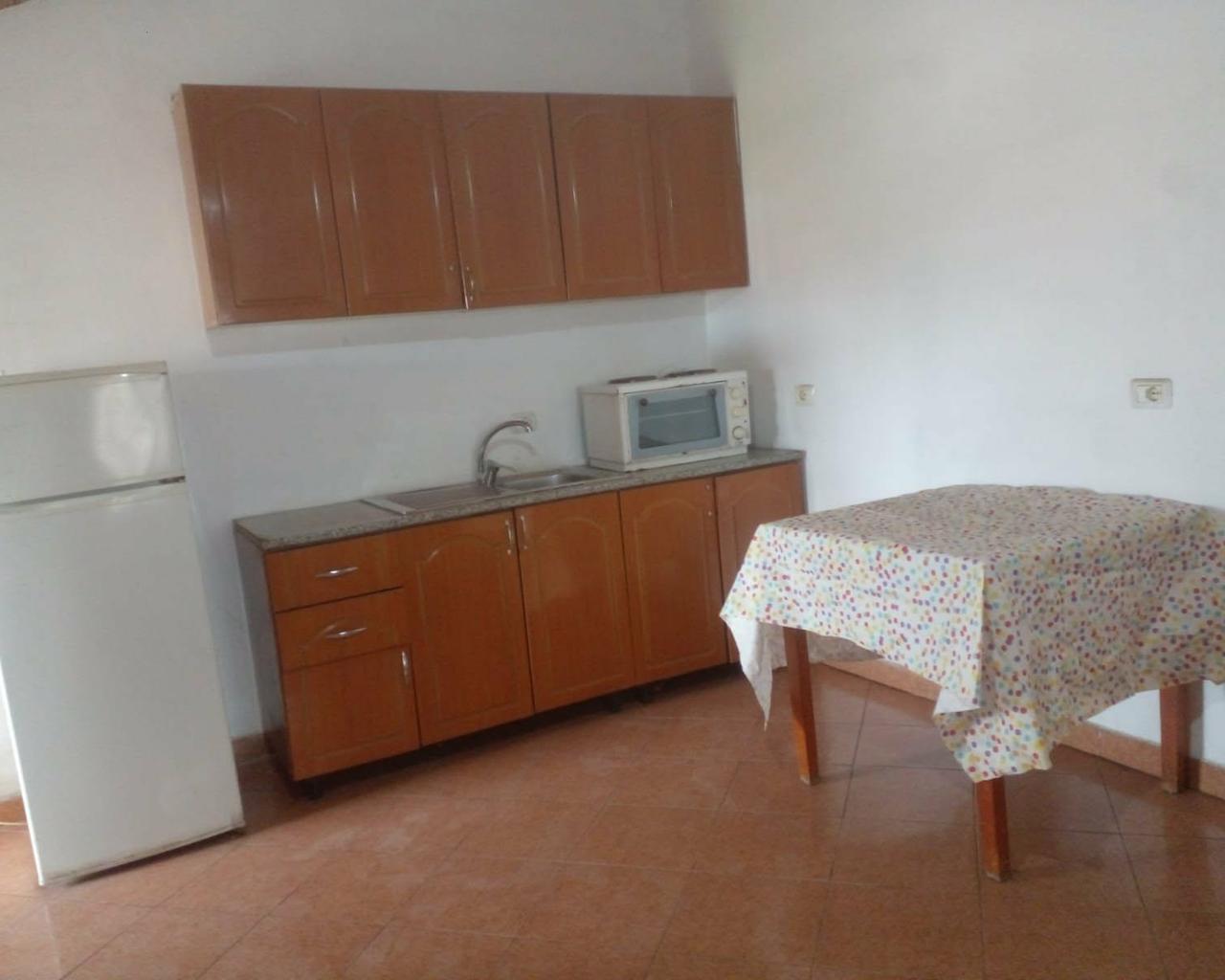 JAP APARTAMENT 1+1 TE MOBILUAR NE RRUGEN JORDAN MISJA