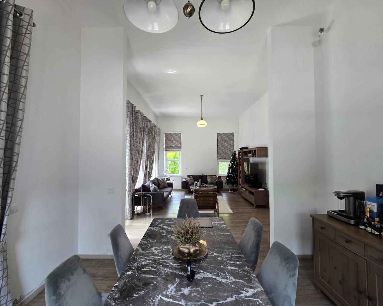 Luxury Villa with Pool for Sale – Rolling Hills, TEG