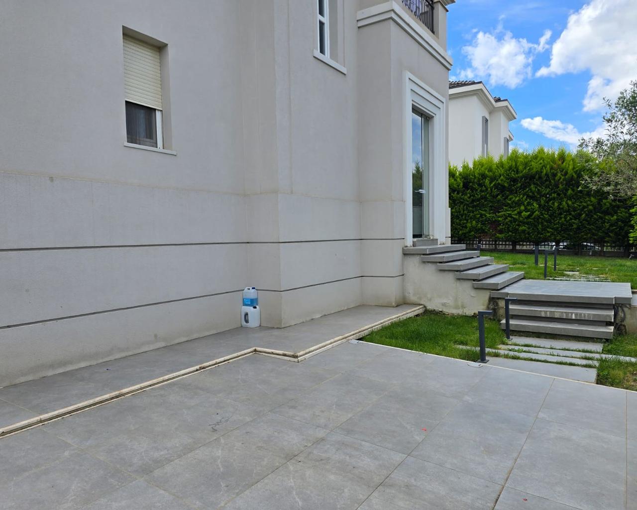 Luxury Villa with Pool for Sale – Rolling Hills, TEG