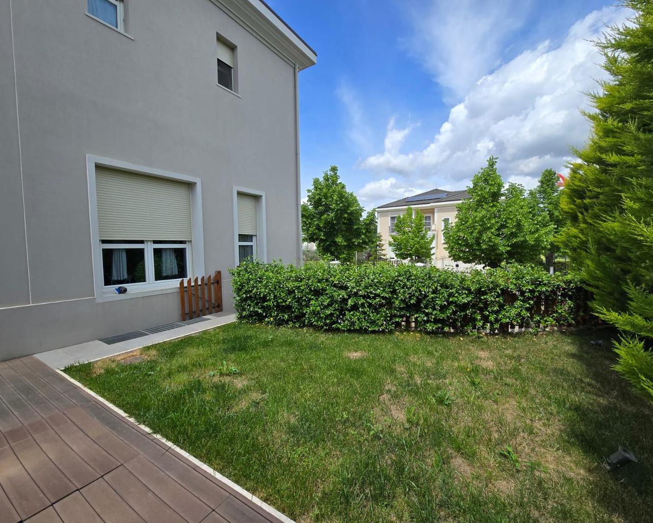 Luxury Villa with Pool for Sale – Rolling Hills, TEG
